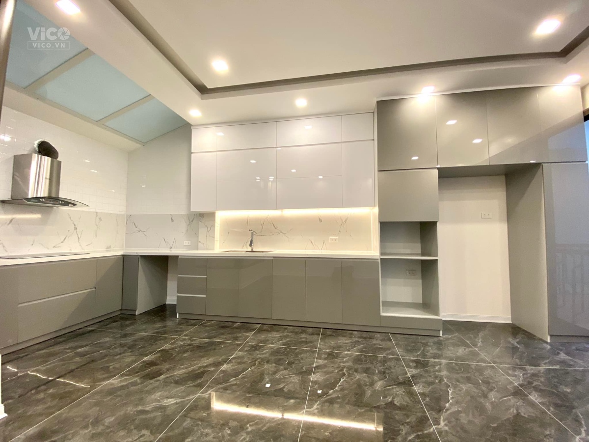 Bán nhà Phố Bồ Đề Long Biên thang máy 10m ra oto tránh 46m, chỉ 6.8 tỷ