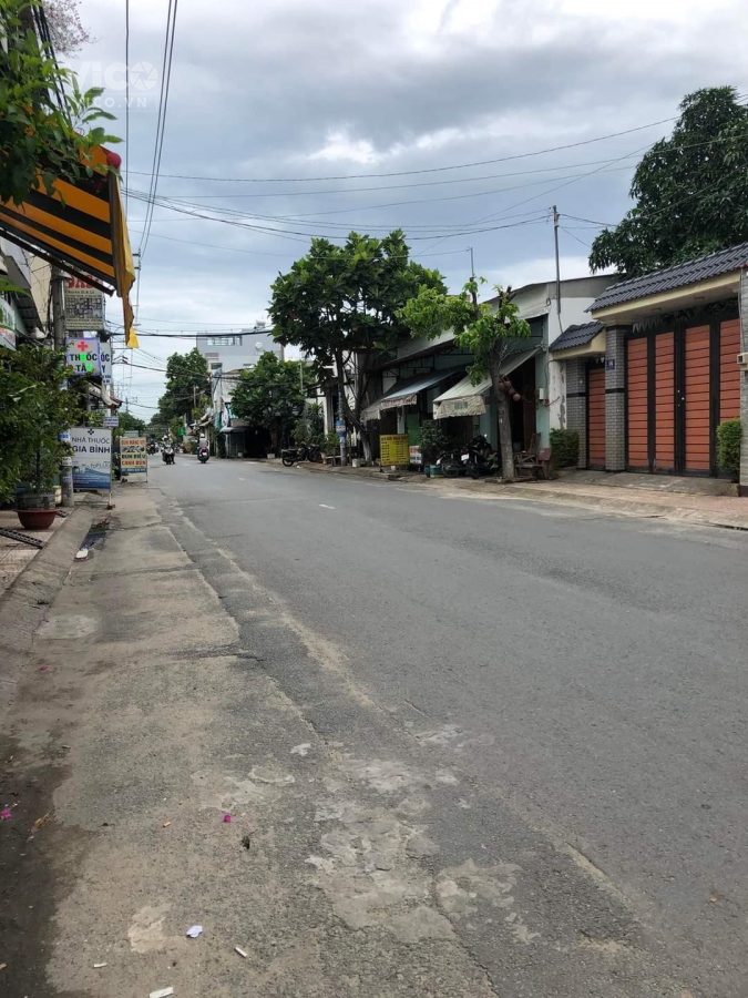 BÁN NHÀ BÌNH TÂN, MẶT TIỀN MIẾU BÌNH ĐÔNG ĐƯỜNG 8M , SÁT LÊ VĂN QUỚI, NGÃ 4 BỐN XÃ, SỔ VUÔNG VỨC