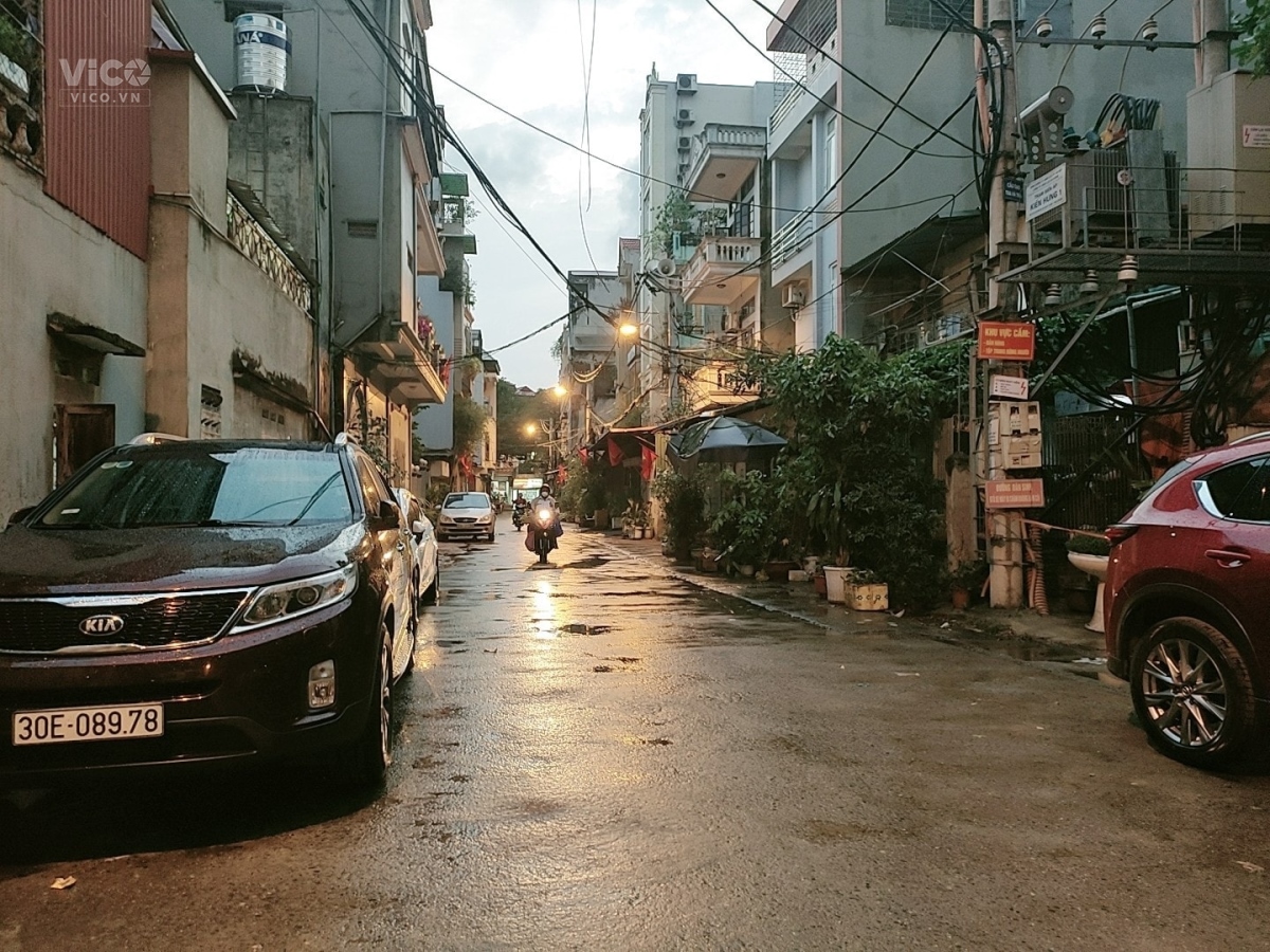 TRUNG TÂM CHỢ XA LA, LÔ DV, DT 50m2, MT4,2m. GIÁ 9 TỶ. MẶT CHỢ VỈA HÈ Ô TÔ KD SẦM UẤT.