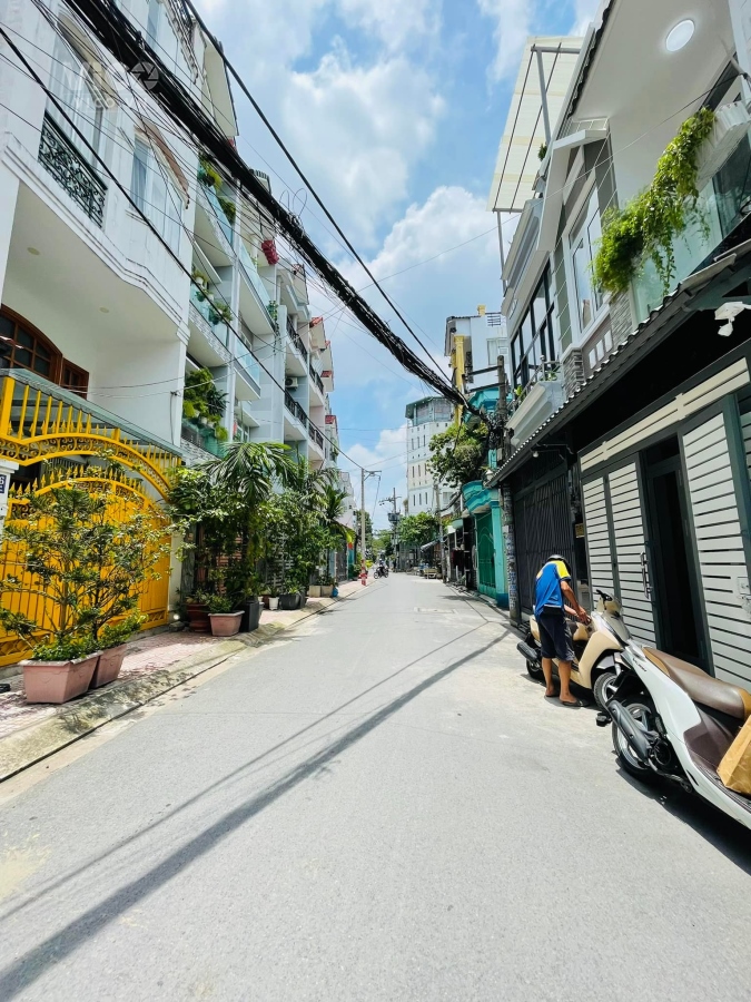 NHÀ ĐẸP Ở NGAY HẺM NHỰA XE HƠI TRÁNH TẶNG NỘI THẤT