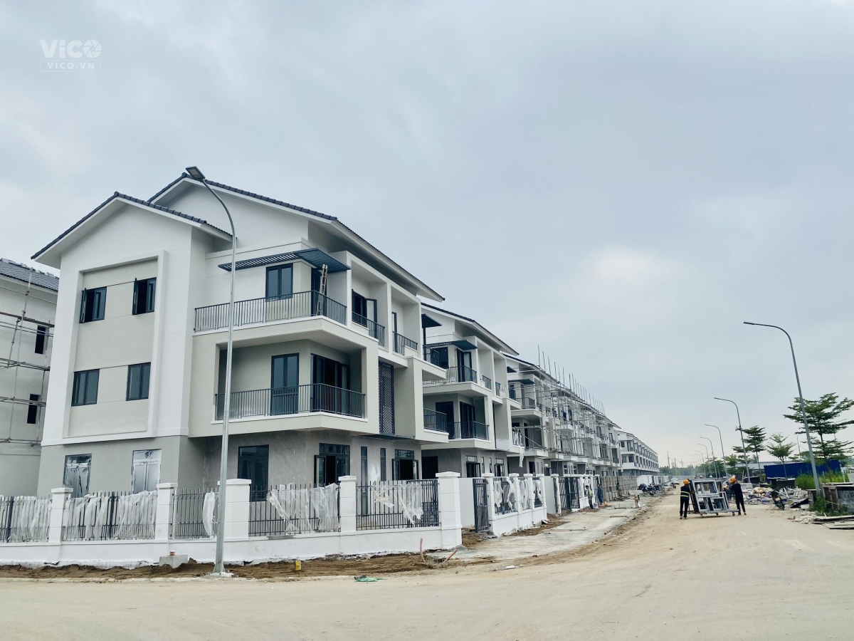 Bán căn sh2 Centa City 120m2 trục phố kinh doanh sầm uất đã có sổ kinh doanh tốt 0394718755