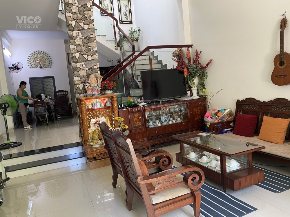 Bán nhà MT gần Trương Quang Giao, Cẩm Lệ, 100m2, nhỉnh 4 tỷ, OTO, Nhà Đẹp, Nội thất xịn