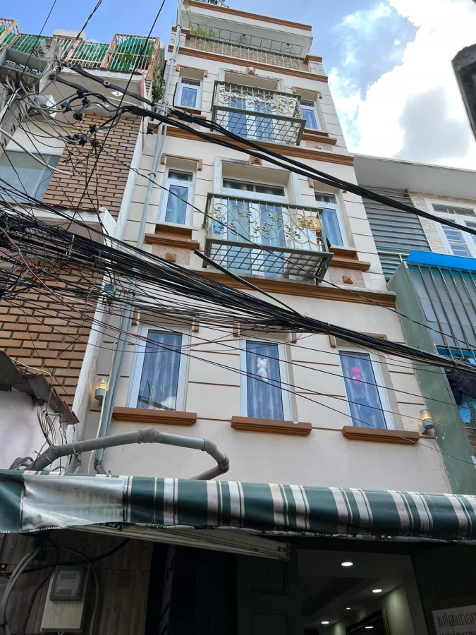 bán nhà quận 4, 9 phòng ngủ, giá thuê 35 triệu/ tháng chỉ 4 tỷ 2
