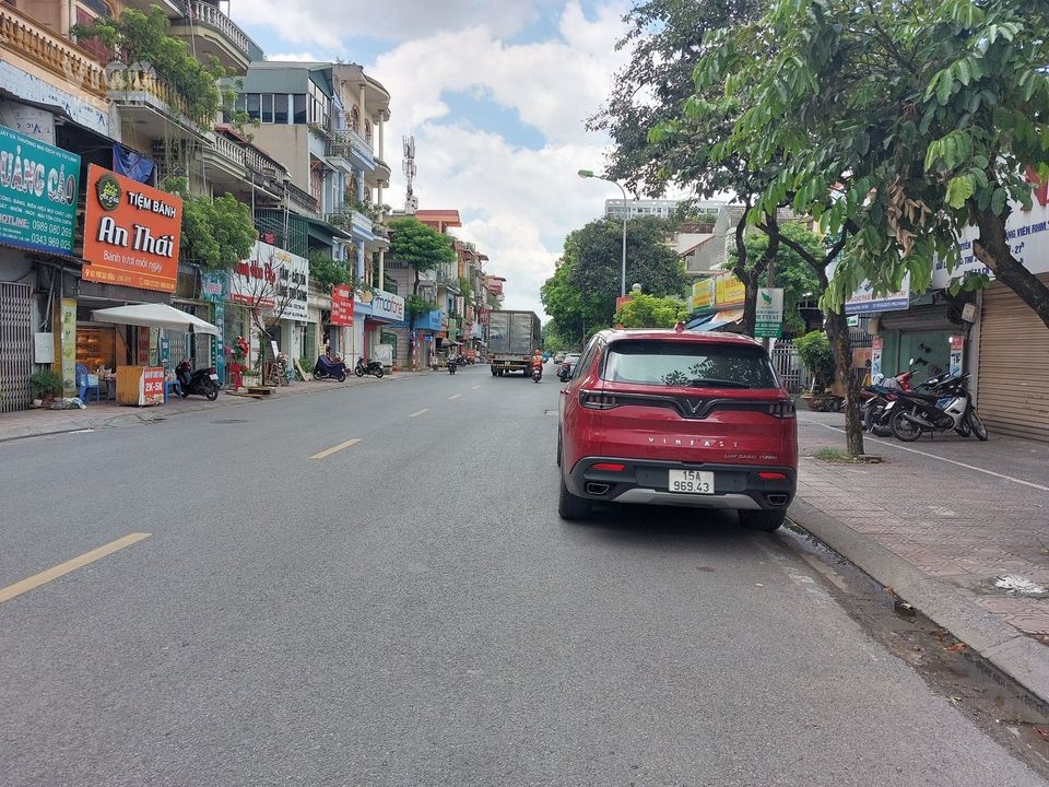 BÁN NHÀ SÀI ĐỒNG Ô TÔ TRÁNH, VỈA HÈ, MĂT TIỀN QUYỀN LỰC, KINH DOANH SẦM UẤT NGÀY ĐÊM, HÀNG XÓM FLC