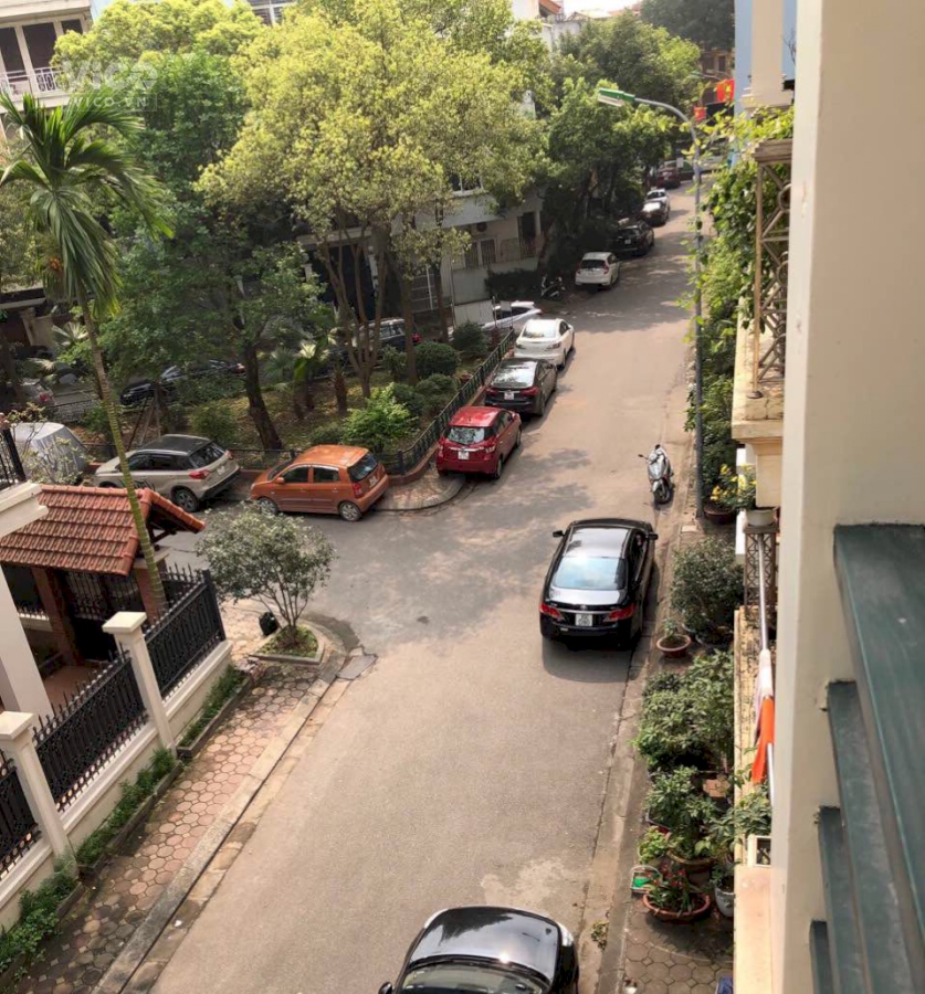 Bán gấp nhà phân lô Giảng Võ Đống Đa 140m2, MT 8,5m kinh doanh 3 thoáng 75 tỷ