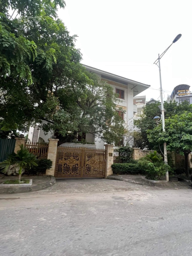 Bán biệt thự Văn khê Hà đông chỉ nhỉnh 17 tỷ 170m2 10m tiền có hầm.