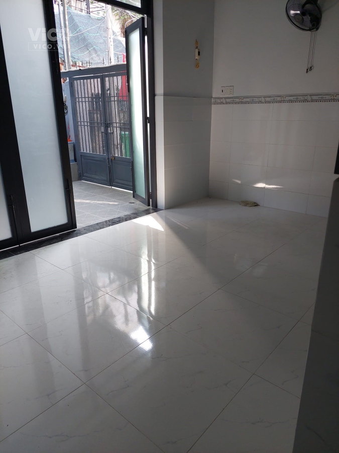Nhà bán kế ỦY BAN QUẬN GÒ VẤP 4.3 x 25 m 4 PN Chỉ 5.X Tỉ