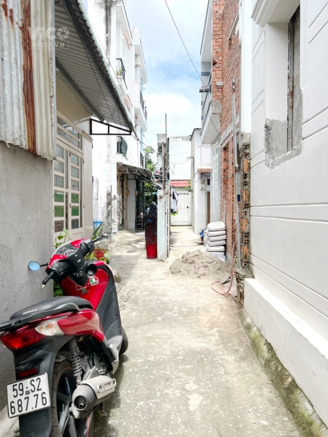 Nhà mới trệt/2 lầu vuông vức sát đường Lưu Hữu Phước Phường 15Q8