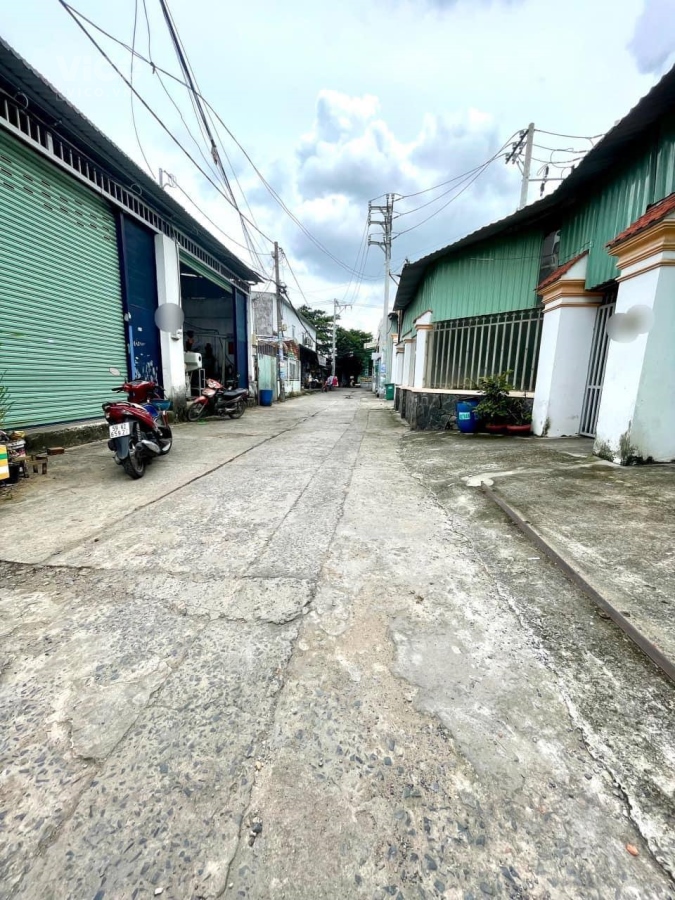 Bán nhà 2 tầng quốc lộ 1a, hẻm ô tô, 70m2 chỉ 4.3 tỷ