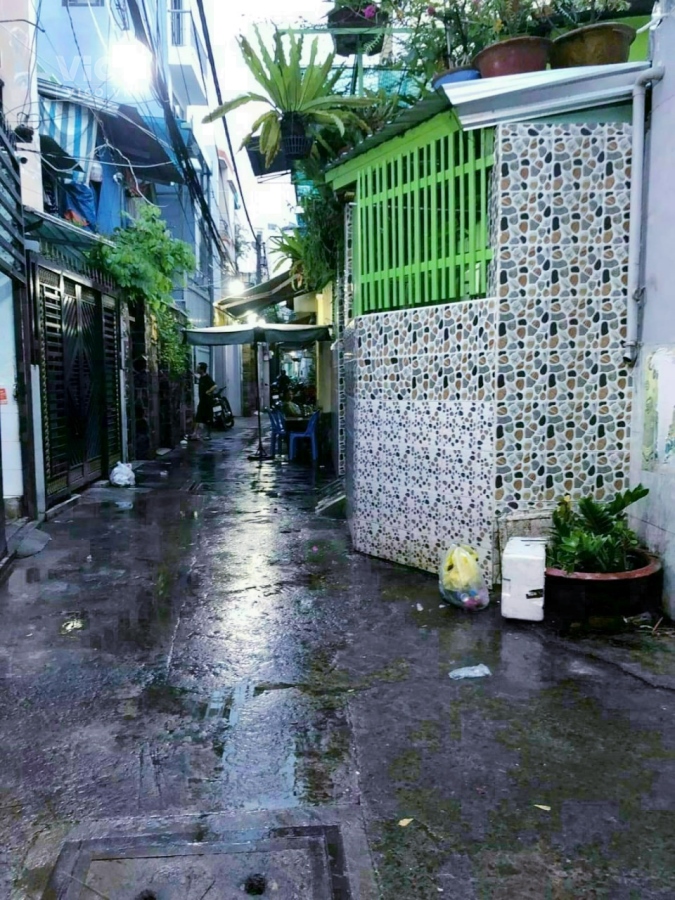 BÁN NHÀ DT 42M NGANG 3.2 X 7 M 2 TẤM TÔN THẤT THUYẾT Q4 CÓ 2 TỲ..