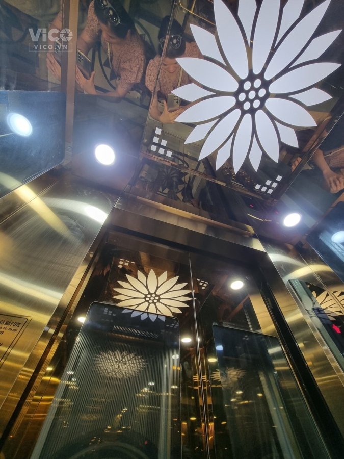 Bán siêu phẩm Cầu Giấy DT160m, 4 tầng, 34.5 tỷ, ô tô tránh, vỉa hè, thang máy, lô góc.