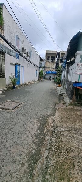 Bán nhà Lê Đình Cẩn Tân Tạo Bình Tân sát QL1A. Khu dân cư đông, mua dọn vào ở ngay, giá chỉ dưới 3