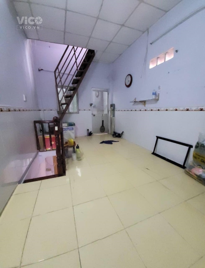 Bán nhà 3 tầng kênh tân hóa, hẻm ba gác, 17m2 chỉ 2.2 tỷ, sát mặt tiền