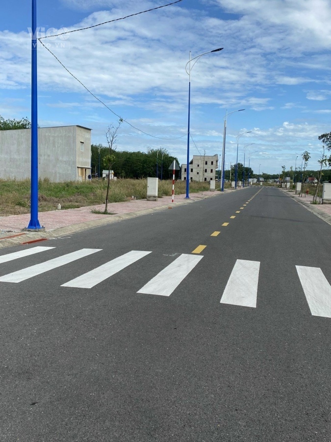 Bán đất gần trung tâm hành chính Bàu Bàng, đối diện chợ cặp sát QL13, ở Bình Dương. Giá 700 triệu