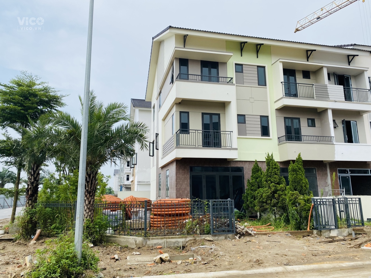Cần bán gấp giá siêu rẻ nhà xây 3 tầng 100m2 tại dự án Centa Riverside