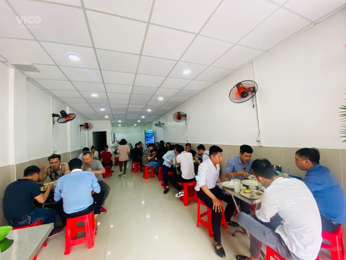 Cho thuê nhà 239 Phạm Ngũ Lão P.PNL Quận 1. DT 4.2m x 22m. Giá 90tr/tháng