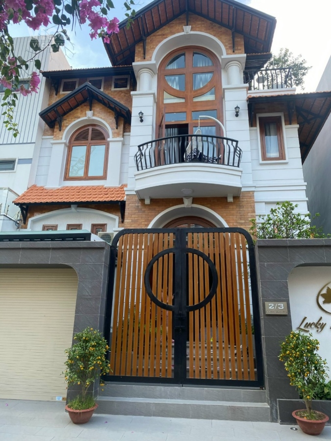 Biệt Thự 2/3 Võ Trường Toản, P.An Phú quận 2 ngay Mastery Thảo Điền, 10x15m, trệt, 2 lầu, áp mái