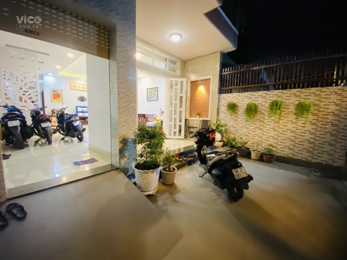 Bán biệt thự Đường số 4 Trường Thọ Thủ Đức,Dt 160m2 ngang khủng 6,2 m nở hậu 8m,3PN ,4WC ,pháp lý