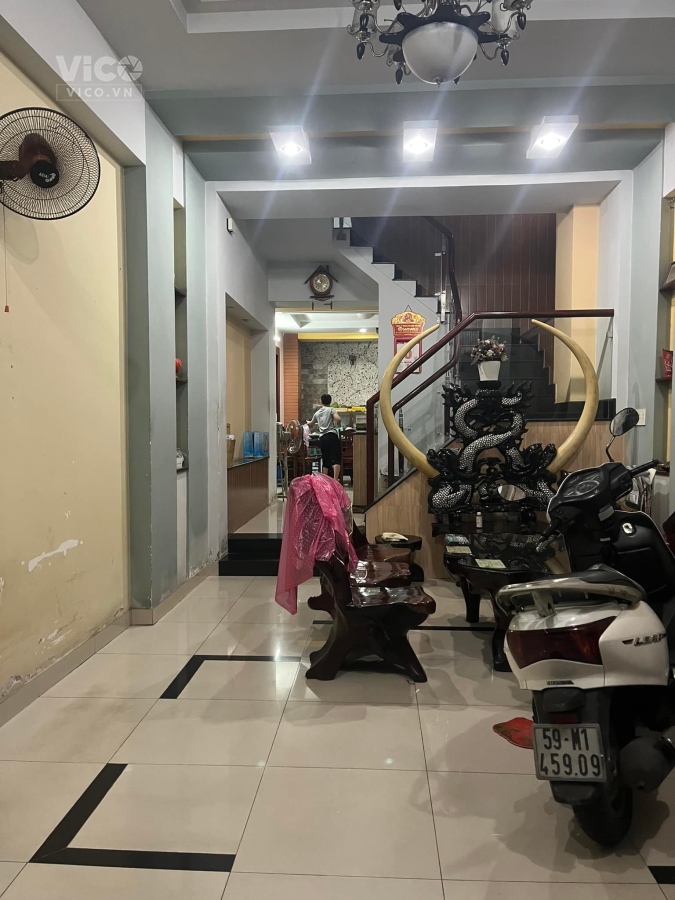 HXH NGAY ĐẦM SEN NỞ HẬU 4 TẦNG BTCT 5PN giá nhỉnh 100 triệu/m2 đất.