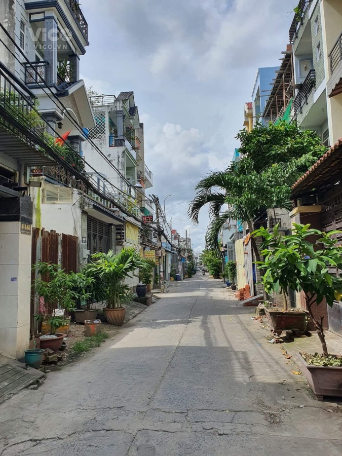 Bán gấp nhà Bình Tân 70 m2, ngang 5 m, nhỉnh 5 tỷ, HXH