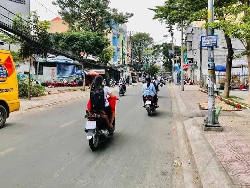 Gấp bán giảm 1 tỷ MT Thích Quảng Đức 94m2 9tỷ5.