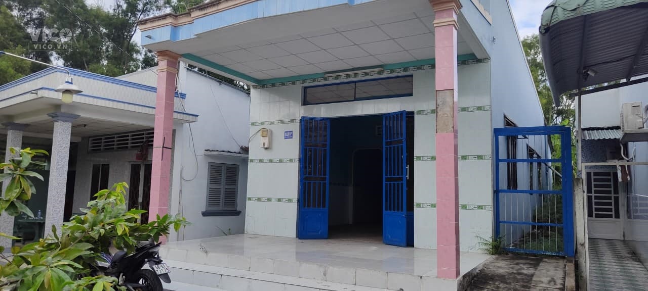 BÁN ĐẤT TẶNG NHÀ, XE TẢI ĐỔ CỮA, SÁT CHỢ BÌNH CHÁNH, GẦN TTHC HUYỆN BÌNH CHÁNH, 6x25, C4, CHỈ 2,8