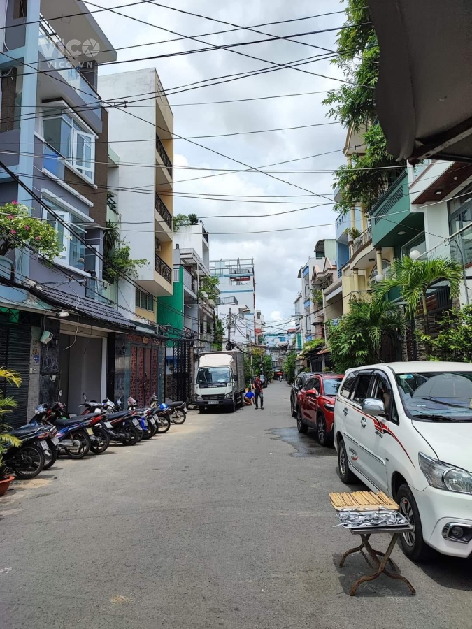 NHÀ ĐẸP . ĐƯỜNG XE 16 CHỖ QUAY ĐẦU VÀO Ở NGAY QUAN8