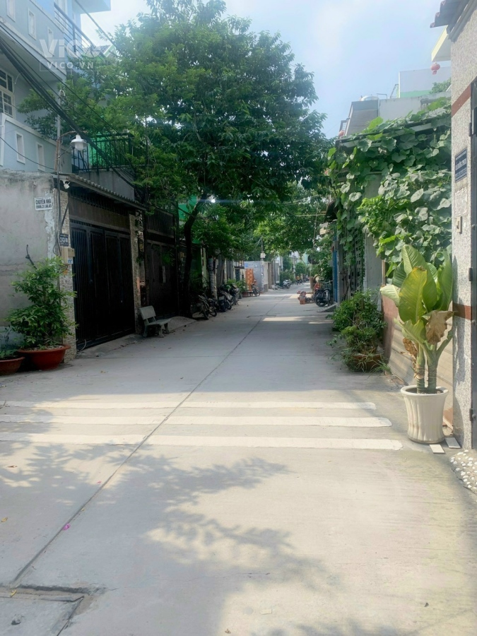 Bình Tân 52m2 .2 lầu hẻm xe tải tránh giá bánh bèo 3 ty 4