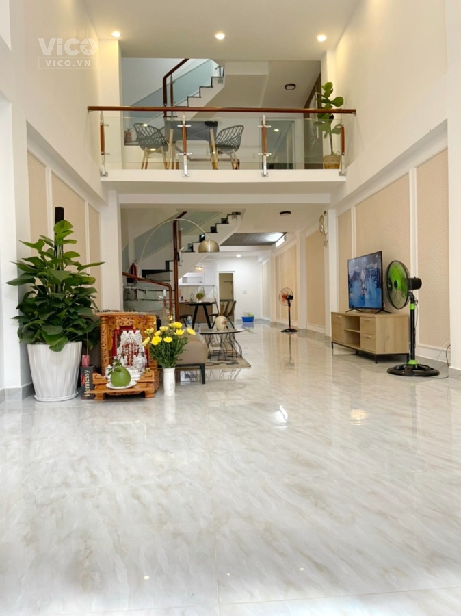 Nhà nở hậu hẻm Thành Thái trệt,3 lầu,sân thượng. 108m2. Giá 14,5 tỷ TL