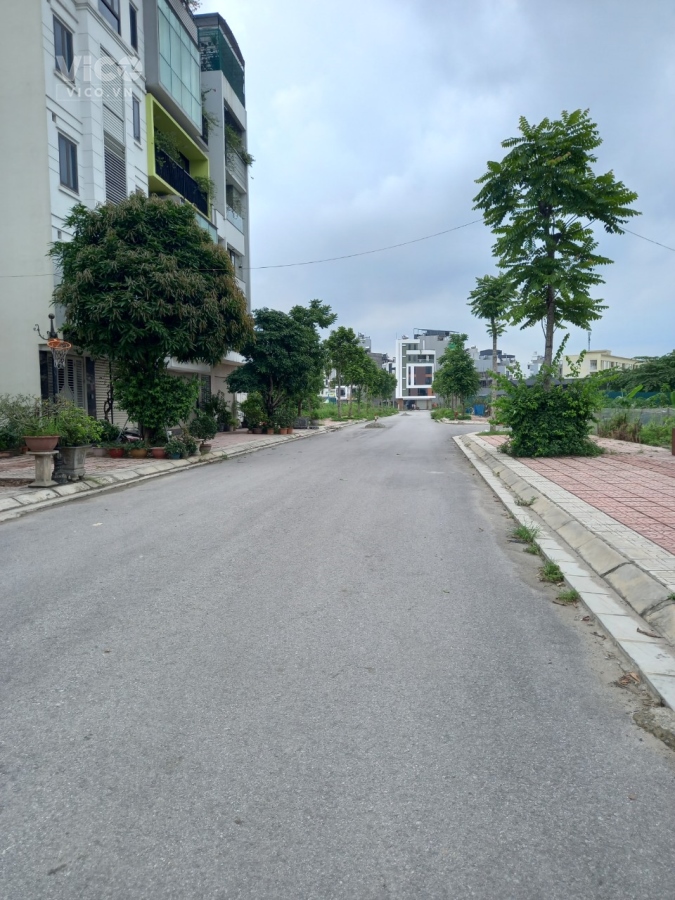 Tuyêt vời ! mảnh đât đẹp, vuông như tờ A4, Tái Định Cư Giang Biên, Long Biên, 3 ô tô tránh, kd tốt