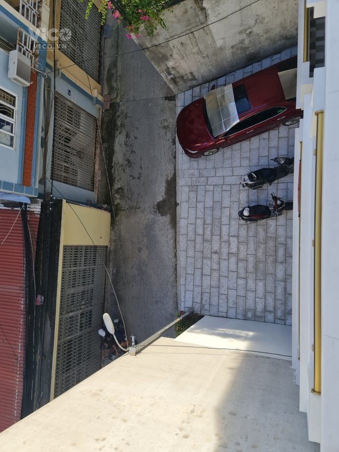 Bán nhà 4 tầng ngõ 333 Văn Cao ô tô đỗ cửa có sân riêng