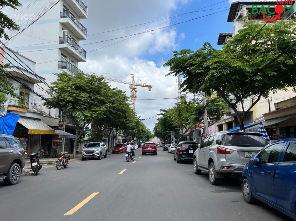 Hạ giá 150tr, Bán nhà 1 trệt 1 lầu lô góc SHR thổ cư đường ô tô gần bùng binh Biên Hùng P.Trung