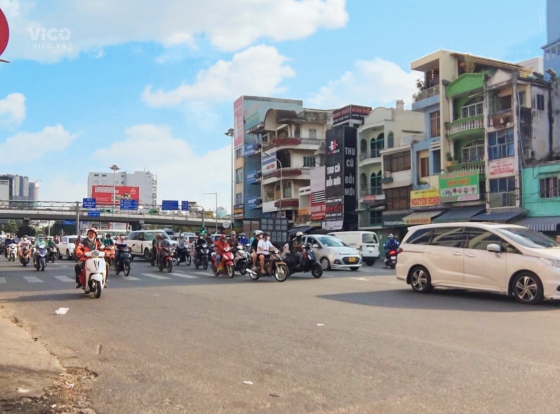 BÁN NHÀ ĐƯỜNG XÔ VIẾT NGHỆ TĨNH 46M2 CHỈ 5.6 TỶ 4 TẦNG BTCT NHÀ MỚI VÀO Ở NGAY NGAY NGÃ TƯ