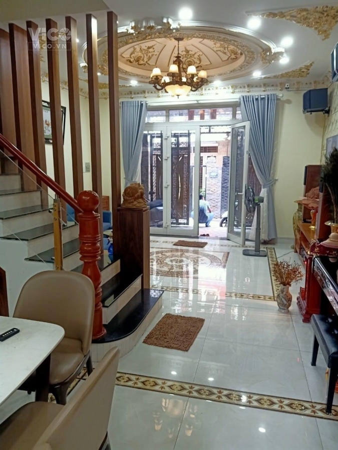 Kẹt tiền bán gấp nhà 4 tầng giá thấp Hoàng Quốc Việt Tân Phú Quận 7 tặng full nội thất .