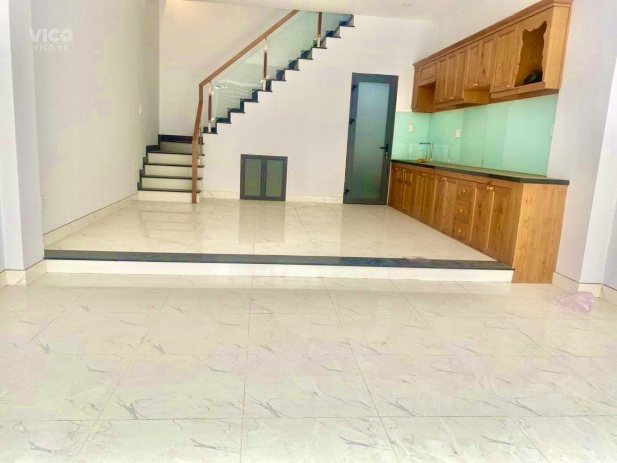 BÁN NHÀ LIỀN KỀ PHẠM VĂN ĐỒNG, THỦ ĐỨC, HẺM XE TẢI 8M, 3 TẦNG, MỚI Ở NGAY, 6TỶ