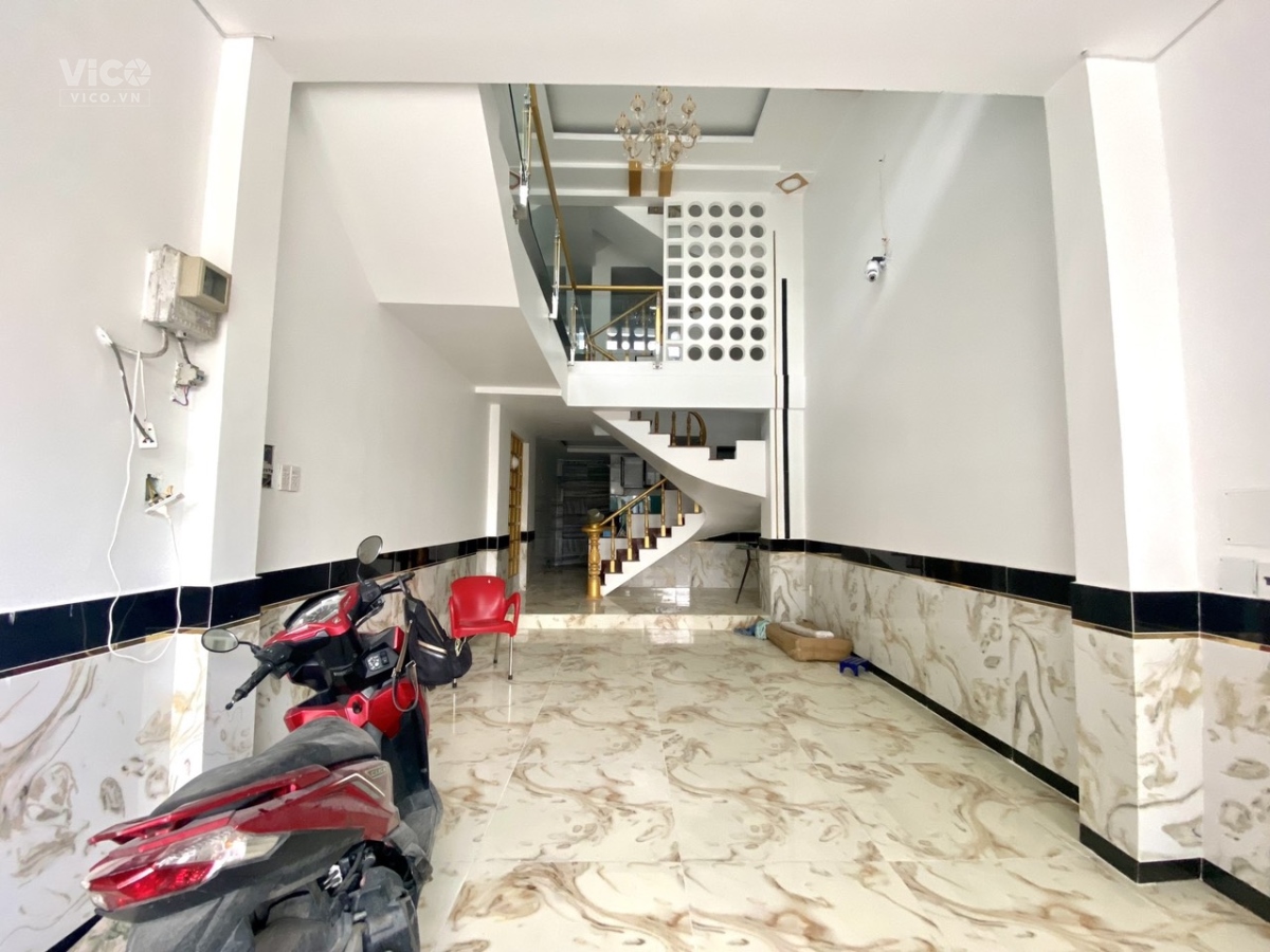 BÁN NHÀMẶT TIỀN HẺM CMT8QUẬN 10 GIÁP QUẬN 1 54M2 4 TẦNG KIÊN CỐ NHÀ MỚI HOÀN