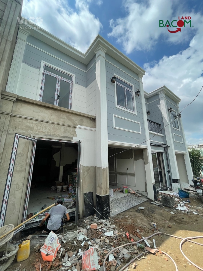 Nhà lầu cao cấp mới xây, trung tâm P.Tân Phong, đường oto, sân oto chỉ 3ty3