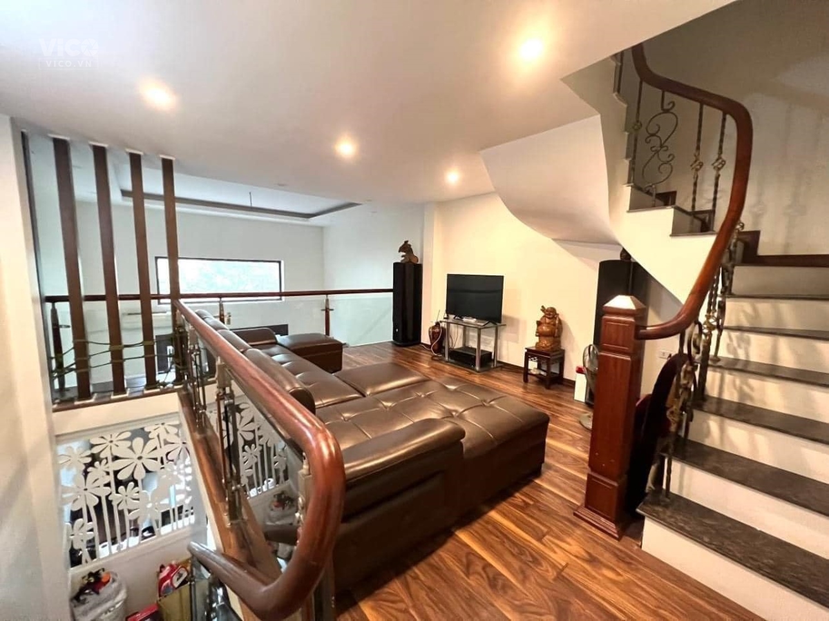 Bán nhà Ngọc Thụy Long Biên 50m 6T MT4.5m giá chào 5.5 tỷ, ngõ thông, ô tô vào nhà, đẩy đủ tiện