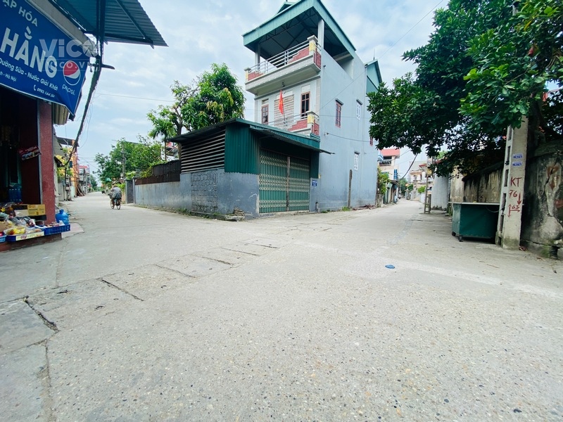 BÁN ĐẤT THÔN ĐÔNG VIỆT HÙNG CẠNH NGÃ TƯ CHỢ DÂN SINH, BUÔN BÁN, ĐƯỜNG THÔNG, Ô TÔ VÀO ĐẤT.