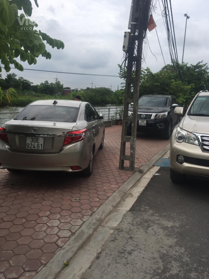 Cần bán 72m nhà 3 tầng . lô góc . 2 mặt đều oto tải . xã phú Thị . Gia Lâm . mặt tiền 7.5m và 9.5m