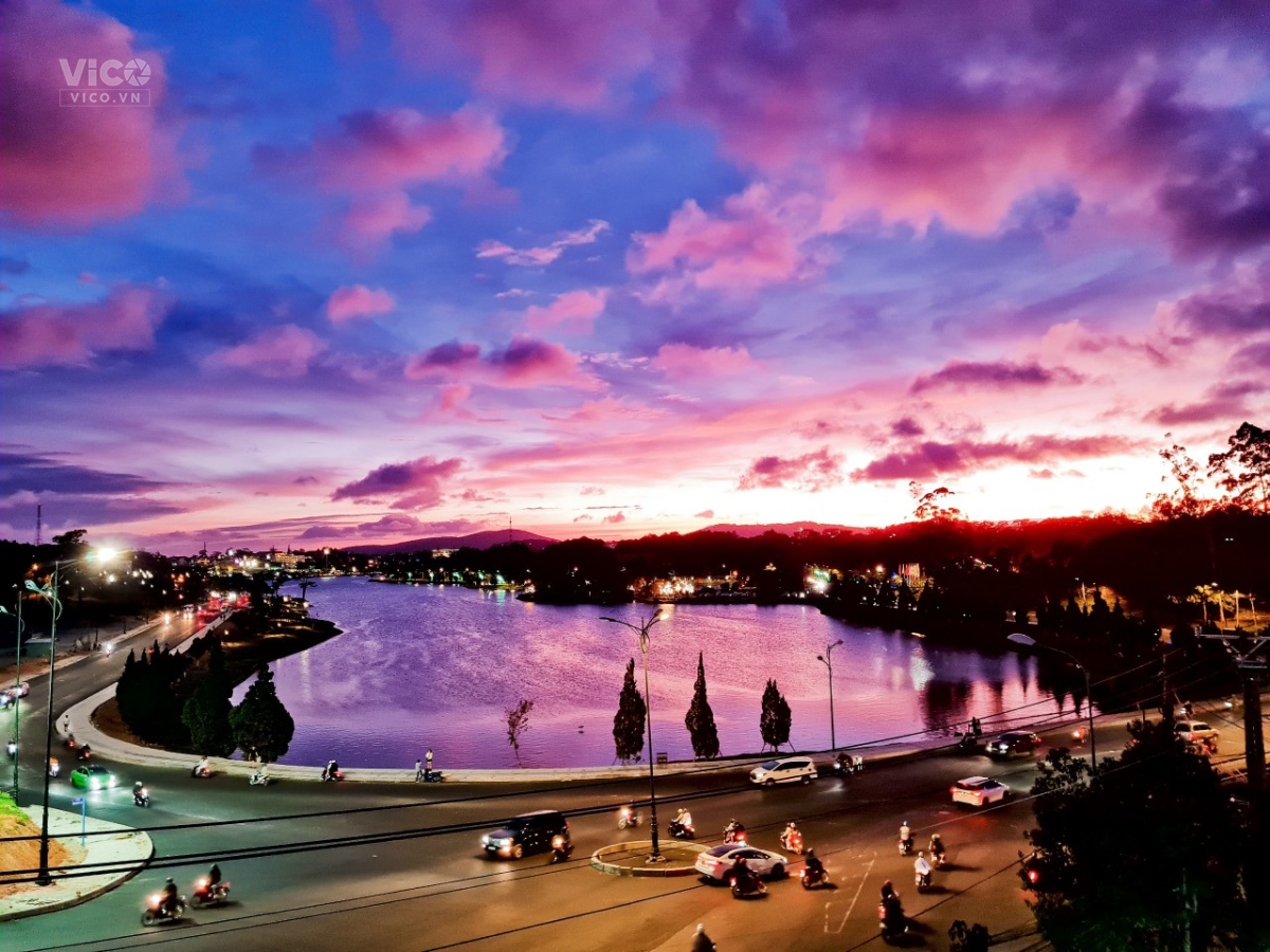 BÁN BIỆT THỰ NHÌN TOÀN CẢNH HỒ XUÂN HƯƠNG ĐÀ LẠT