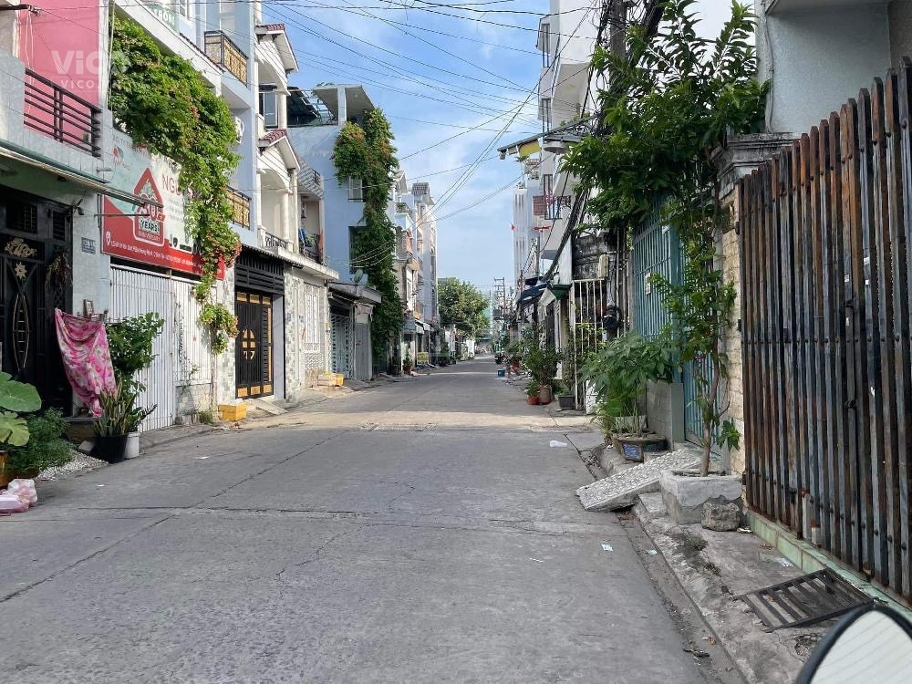 NHÀ CẤP 4 GIÁ CỰC TỐT NHÀ HIẾM KHU LÊ VĂN QUỚI