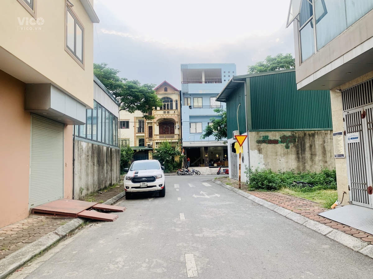 Cần bán gấp lô đất đấu giá Cự Khối, 76 m2, MT 8 m, giá chỉ nhĩnh 10 tỷ.