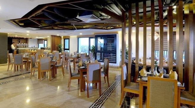 BÁN KHÁCH SẠN KDT PHÁP VÂN LÔ GÓC VIEW VƯỜN HOA VỈA HÈ CỰC RỘNG DOANH THU 500TR/NĂM