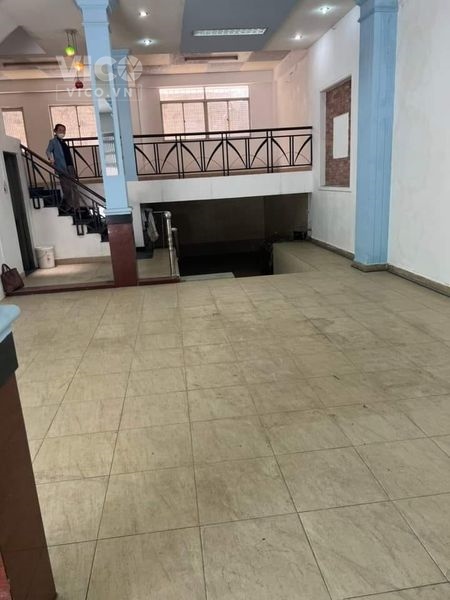 MẶT TIỀN KINH DOANH SIÊU HIẾM, VỈA HÈ 3M KHÔNG LỘ GIỚI, 5 TẦNG VUÔNG VỨC.