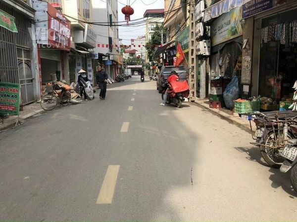 Bán đất kinh doanh mặt đường ở trung tâm Trâu Qùy giá phân khúc hiếm.