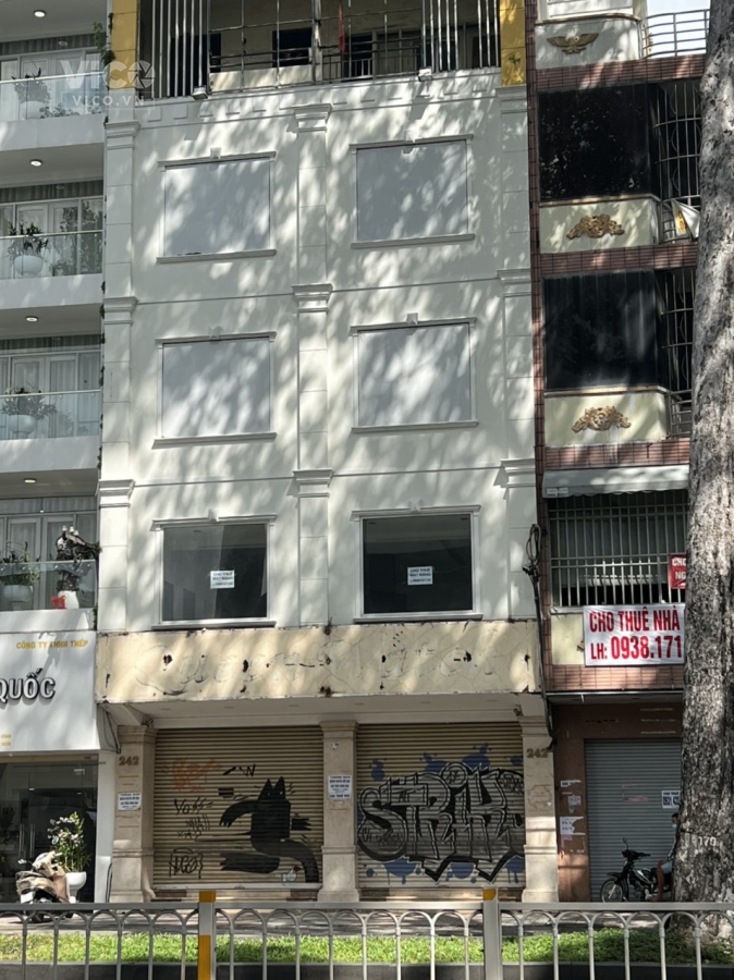 Cho thuê nhà MT 242 Trần Hưng Đạo, Q1, 8x19m, trệt 4 lầu