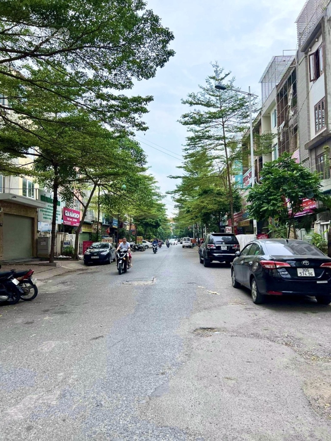 Bán liền kề 6 chân chung cư KĐT văn khê hà đông kinh doanh đỉnh nhỉnh 12 tỷ.