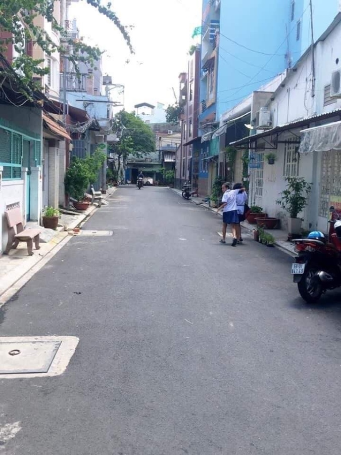 Bán nhà khu Bàu Cát Tân Bình. DT 4 x 15, 2 tầng, 2 PN giá 5.6 tỷ.