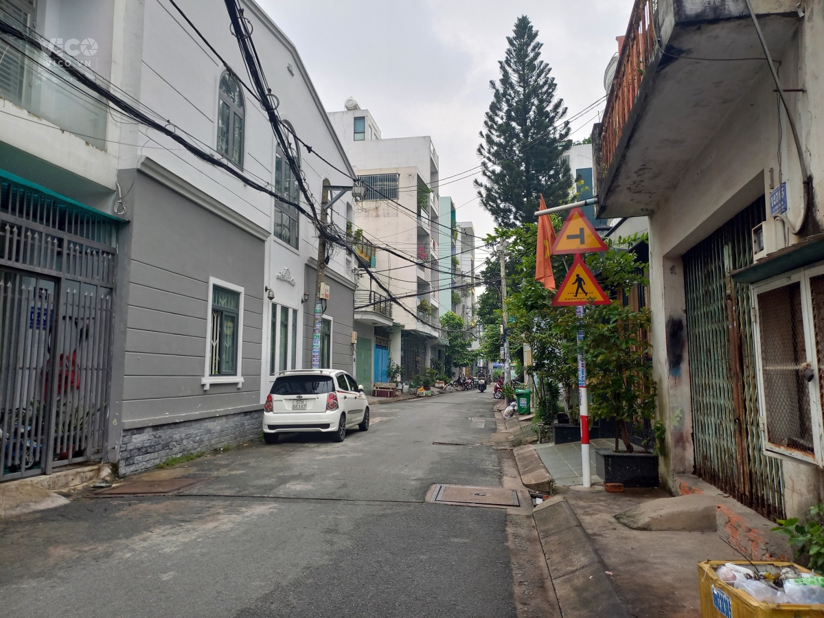 Nhà HXH Thoại Ngọc Hầu, Tân Phú, 4x12m, 3 tầng, giá nhỉnh 5 tỷ.